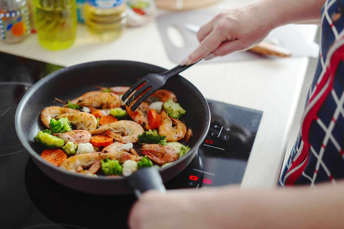 6 Tips to Cook Seafood in your Apartment Without a Fishy Smelly